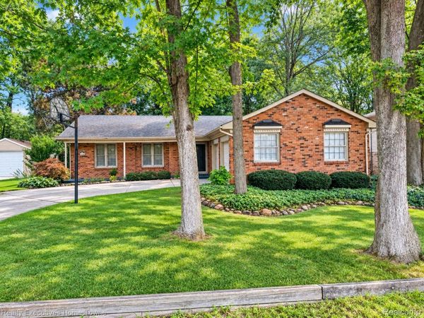 27161 Ponchartrain Street , Harrison Township, Mi 48045