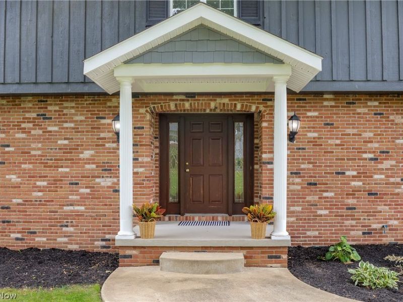 1424 Stonington Road NW, North Canton, OH 44720 Photo 2