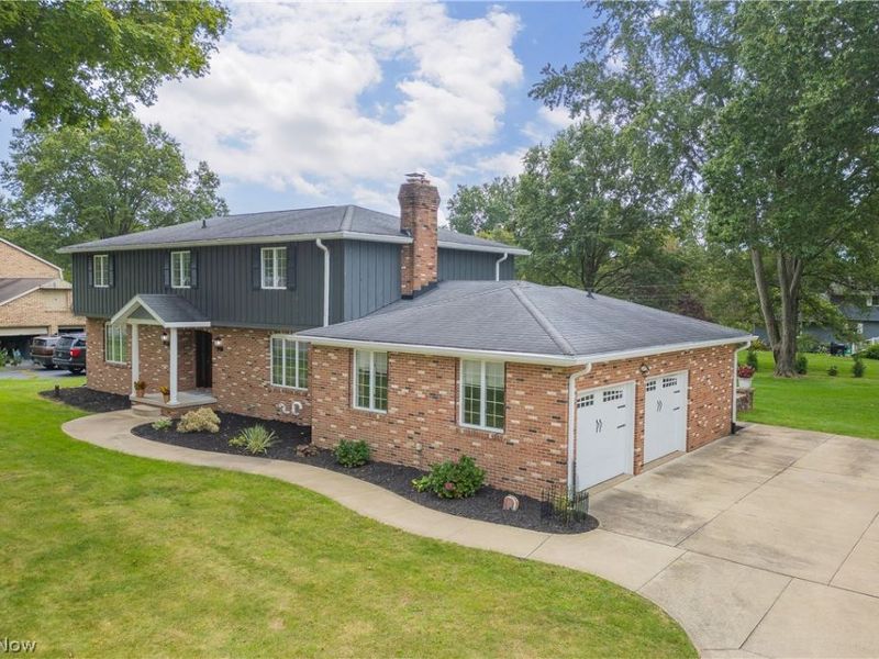 1424 Stonington Road NW, North Canton, OH 44720 Photo 3
