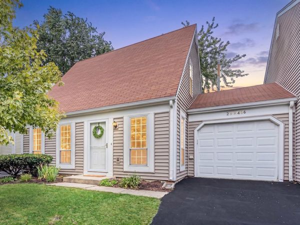 29W456 Blackthorn Lane , Warrenville, IL 60555