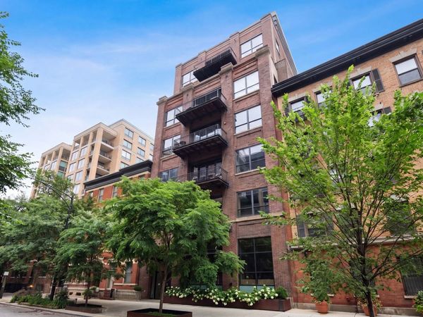 152 W HURON Street, Unit 4, Chicago, IL 60654