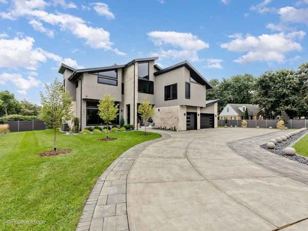 1341 Pfingsten Road, Northbrook, IL 60062
