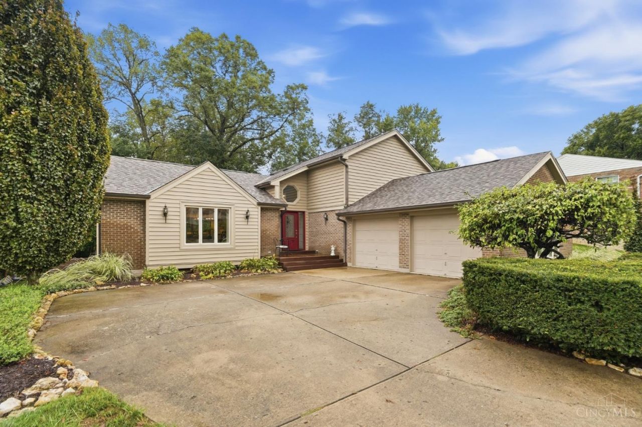 6467 Visitation Drive, Green Township, OH 45248 Main Photo