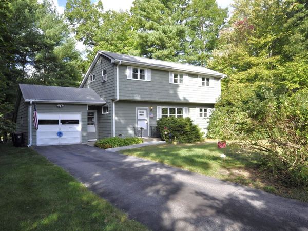 122 Sunset Dr, Brockton, MA 02301