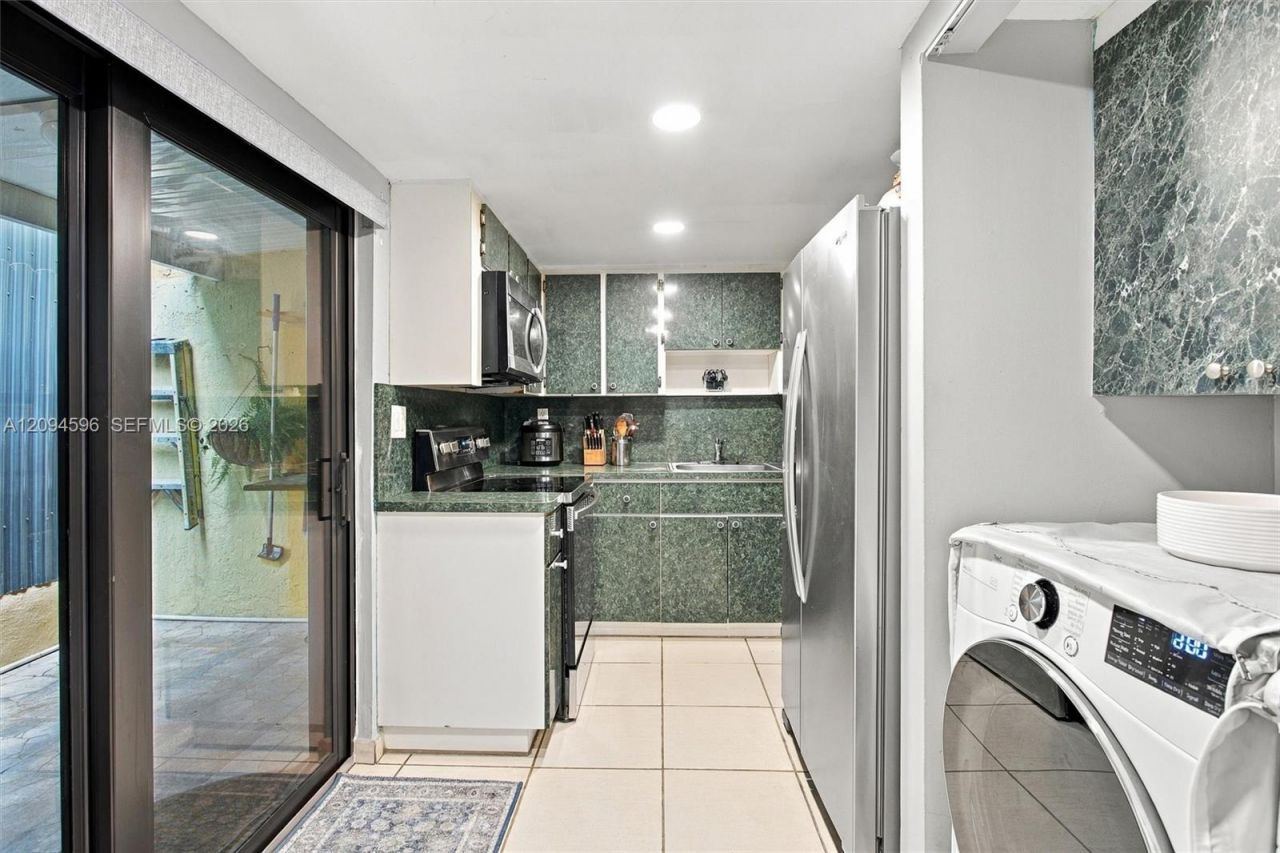 9670 Fontainebleau Blvd , Unit 19, Miami, FL 33172 Photo