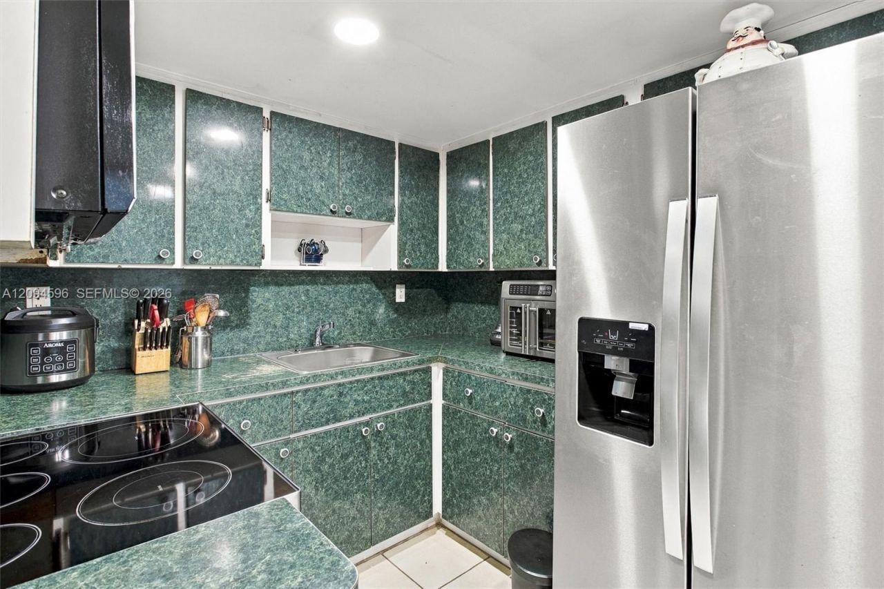 9670 Fontainebleau Blvd , Unit 19, Miami, FL 33172 Photo