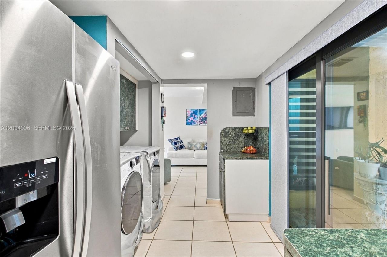 9670 Fontainebleau Blvd , Unit 19, Miami, FL 33172 Photo