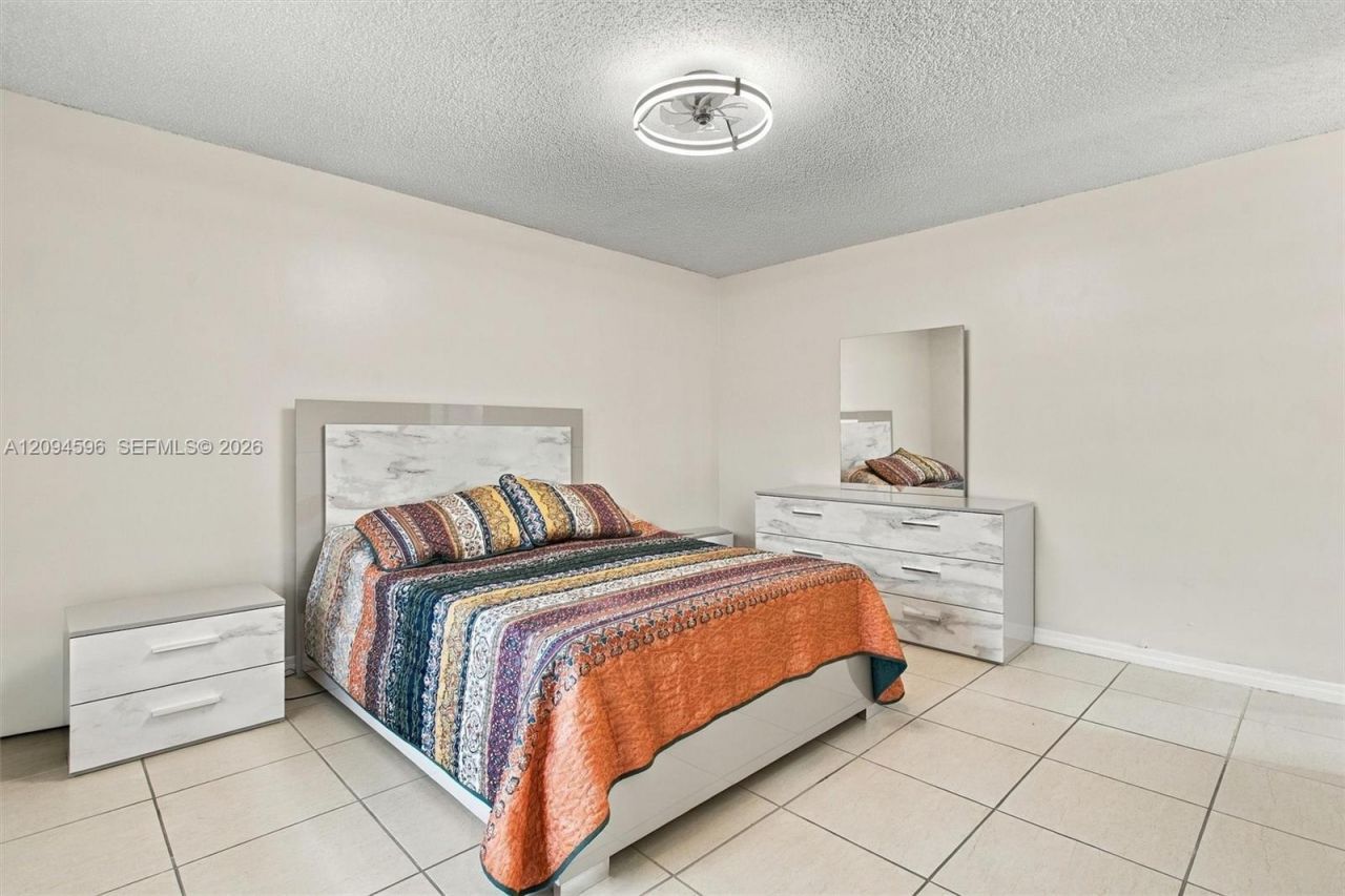 9670 Fontainebleau Blvd , Unit 19, Miami, FL 33172 Photo