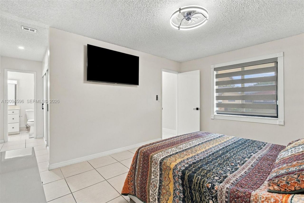 9670 Fontainebleau Blvd , Unit 19, Miami, FL 33172 Photo