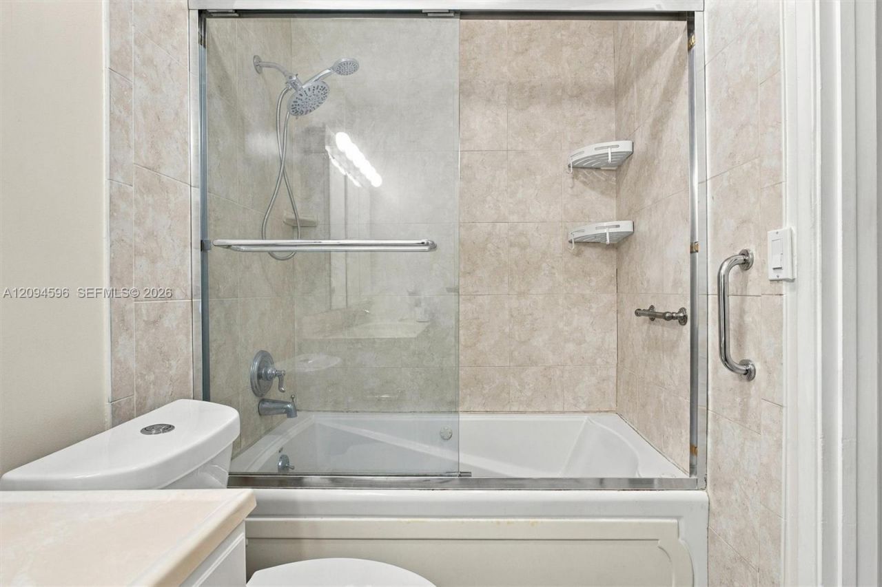 9670 Fontainebleau Blvd , Unit 19, Miami, FL 33172 Photo