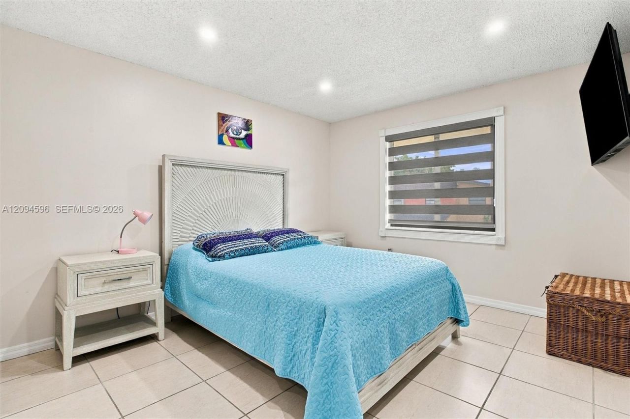 9670 Fontainebleau Blvd , Unit 19, Miami, FL 33172 Photo