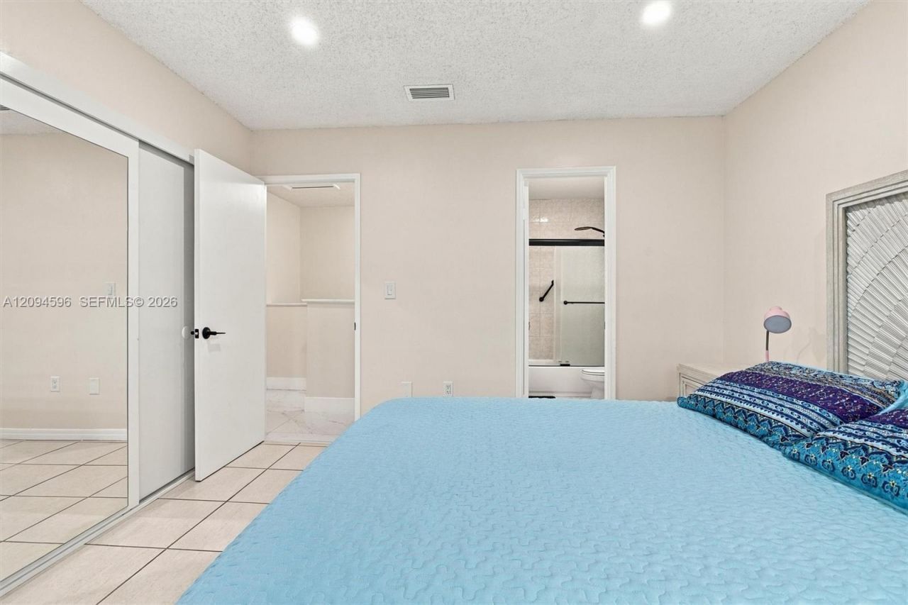 9670 Fontainebleau Blvd , Unit 19, Miami, FL 33172 Photo