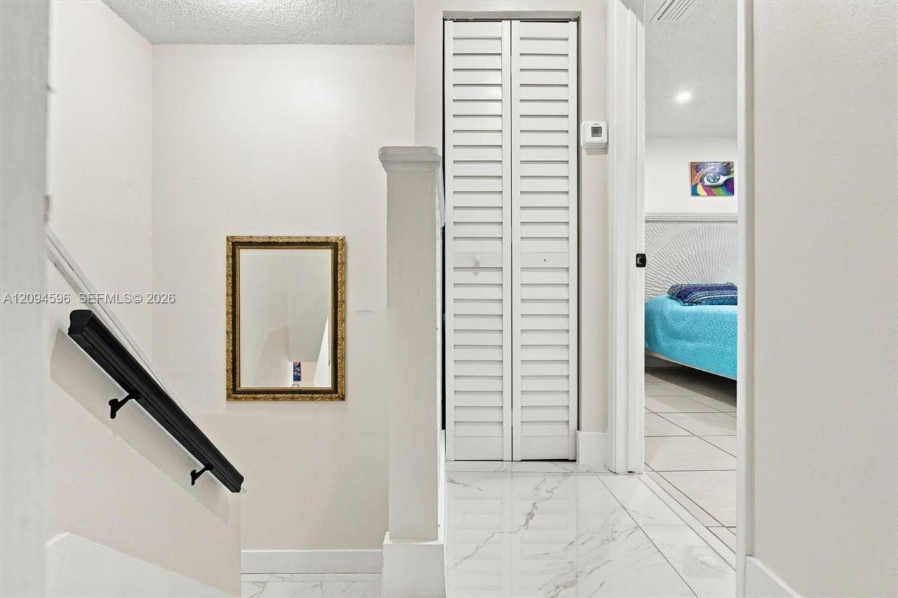 9670 Fontainebleau Blvd , Unit 19, Miami, FL 33172 Photo