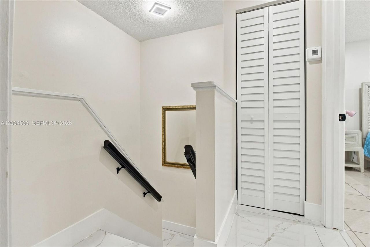 9670 Fontainebleau Blvd , Unit 19, Miami, FL 33172 Photo