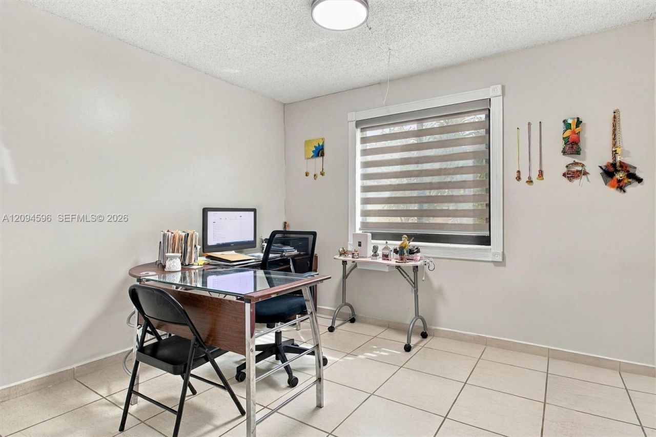 9670 Fontainebleau Blvd , Unit 19, Miami, FL 33172 Photo