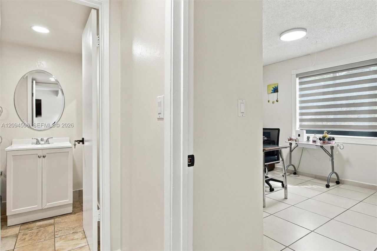 9670 Fontainebleau Blvd , Unit 19, Miami, FL 33172 Photo