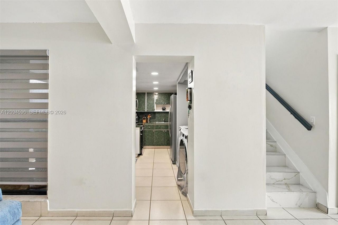 9670 Fontainebleau Blvd , Unit 19, Miami, FL 33172 Photo