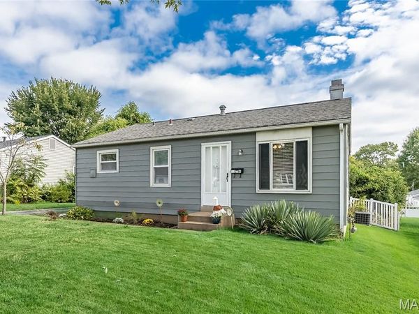 12104 Fleetwood Place, Maryland Heights, MO 63043