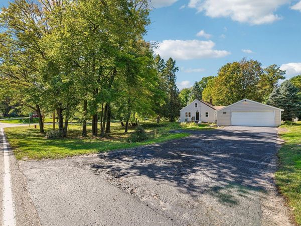 625 Bear Avenue N, Vadnais Heights, MN 55127