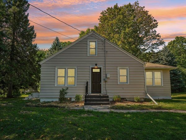 625 Bear Avenue N, Vadnais Heights, MN 55127