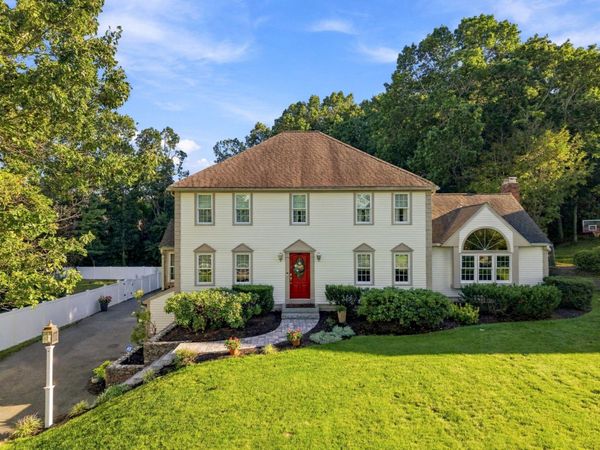 150 Fairways Edge Dr, Marshfield, MA 02050