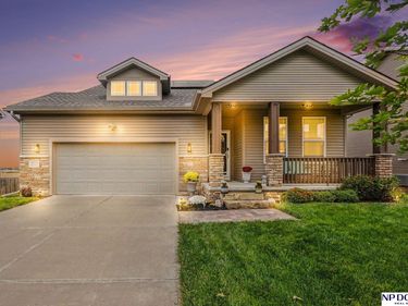 2212 Alexandra Road, Papillion, NE 68133