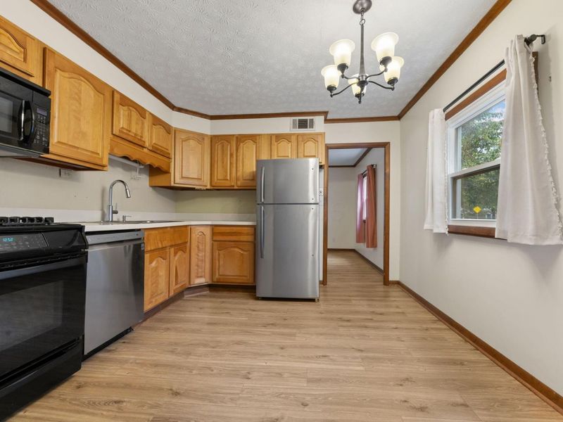 319 W South Street , Worthington, OH 43085 Photo 7