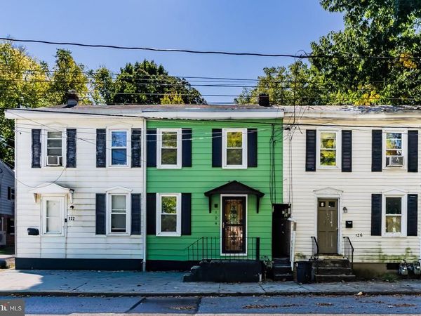 124 W PENN STREET, CARLISLE, PA 17013