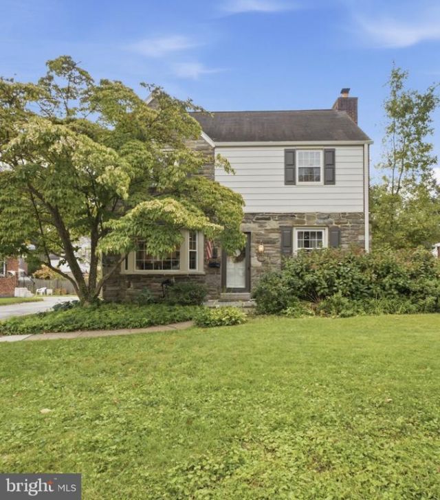 1426 W WYNNEWOOD ROAD, ARDMORE, PA 19003