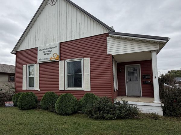 909 NE A Street, Linton, IN 47441
