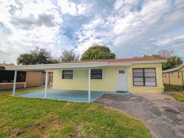 457 NW 2nd Way , Other Florida, FL 33441