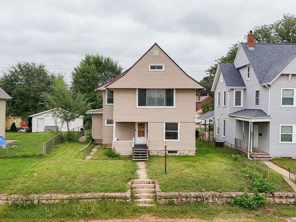 811 Garfield Avenue, Dubuque, IA 52001