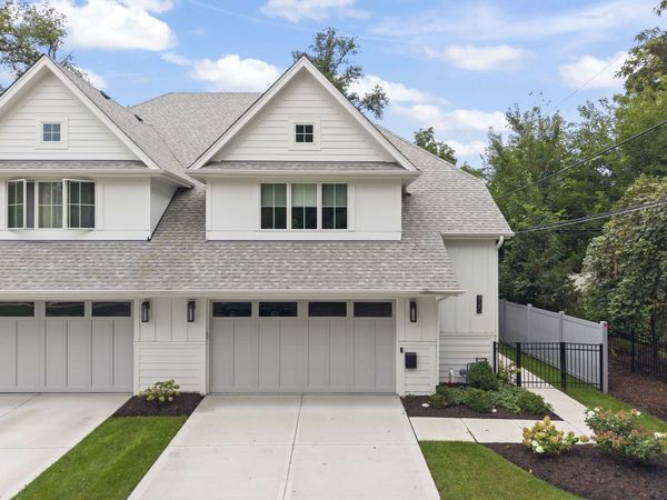 820 E Franklin Avenue , Naperville, IL 60540