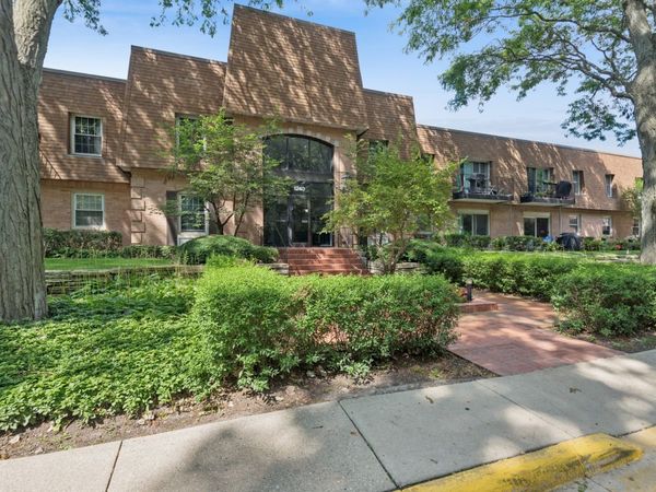 1240 Park Avenue , Highland Park, IL 60035
