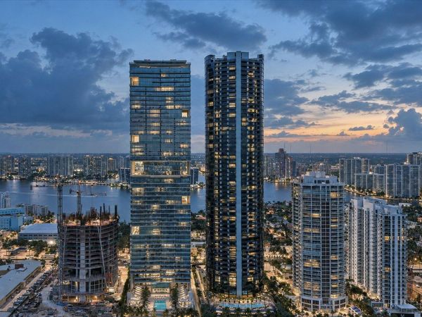 18555 Collins Avenue, Unit 3303, Sunny Isles Beach, FL 33160