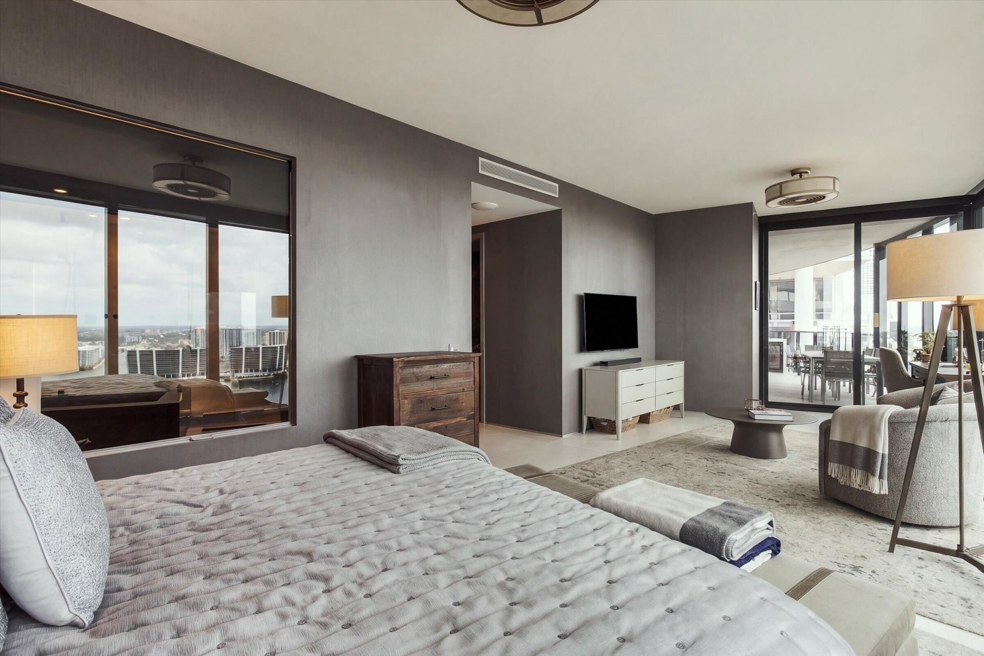 18555 Collins Avenue, Unit 3303, Sunny Isles Beach, FL 33160 Photo