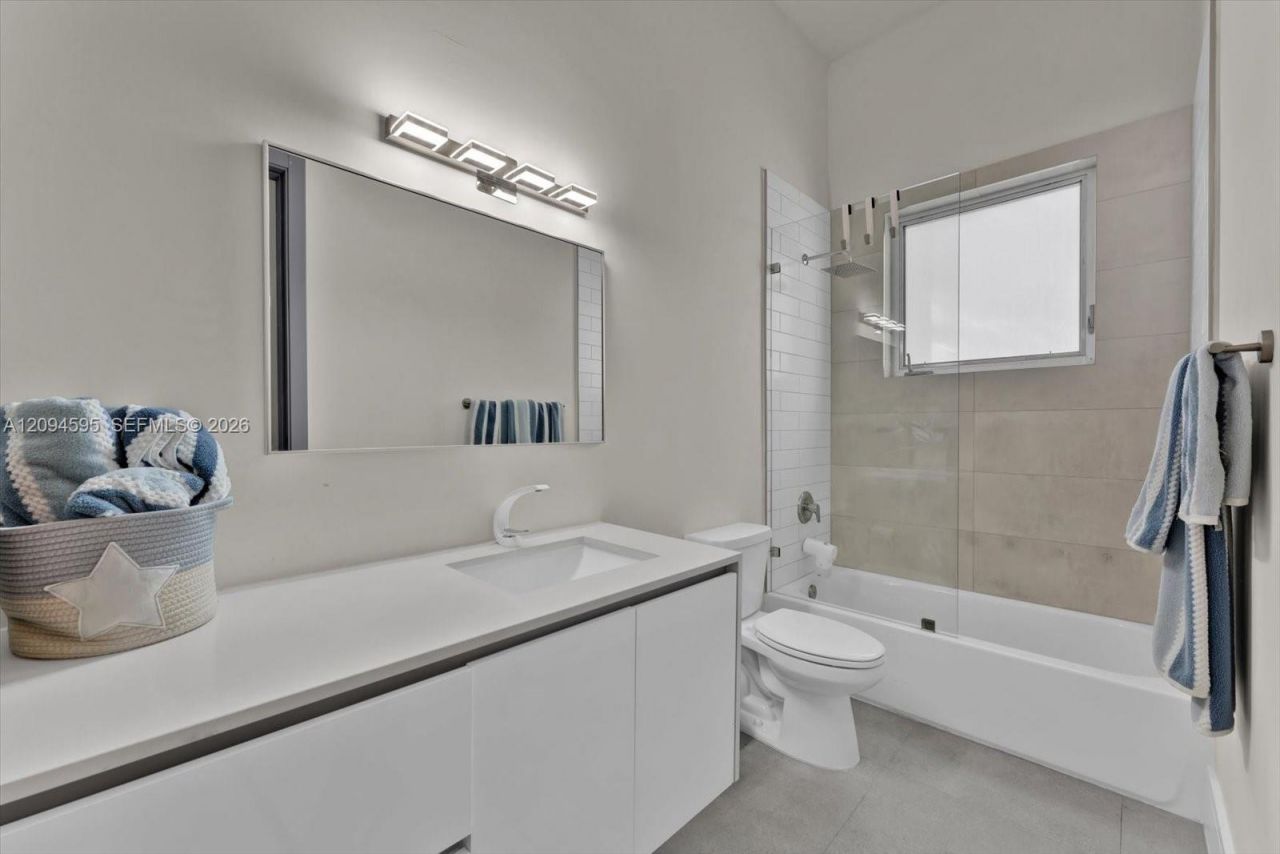 3079 Carter St, Unit 3079, Miami, FL 33133 Photo