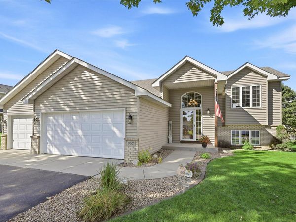 952 S Chestnut Street, Belle Plaine, MN 56011