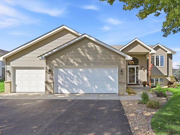 952 S Chestnut Street, Belle Plaine, MN 56011