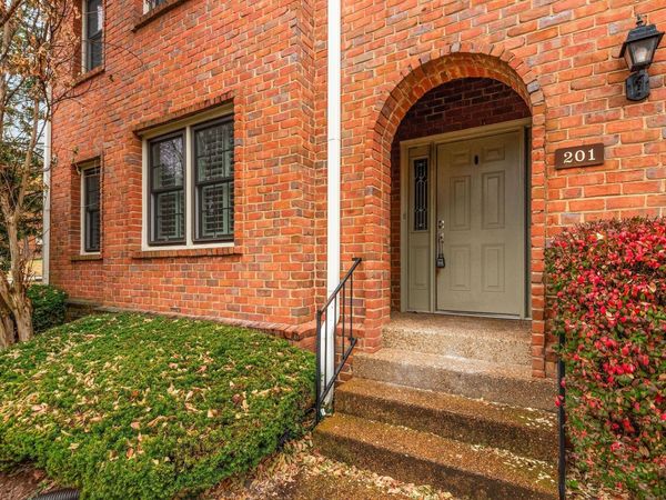 201 Westchase Dr , Nashville, TN 37205