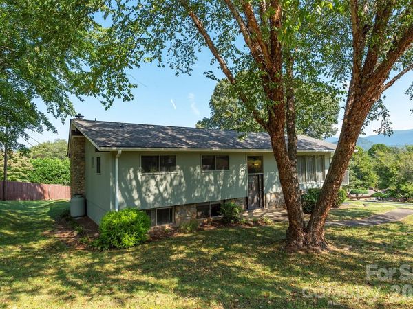 127 College Circle, Swannanoa, NC 28778