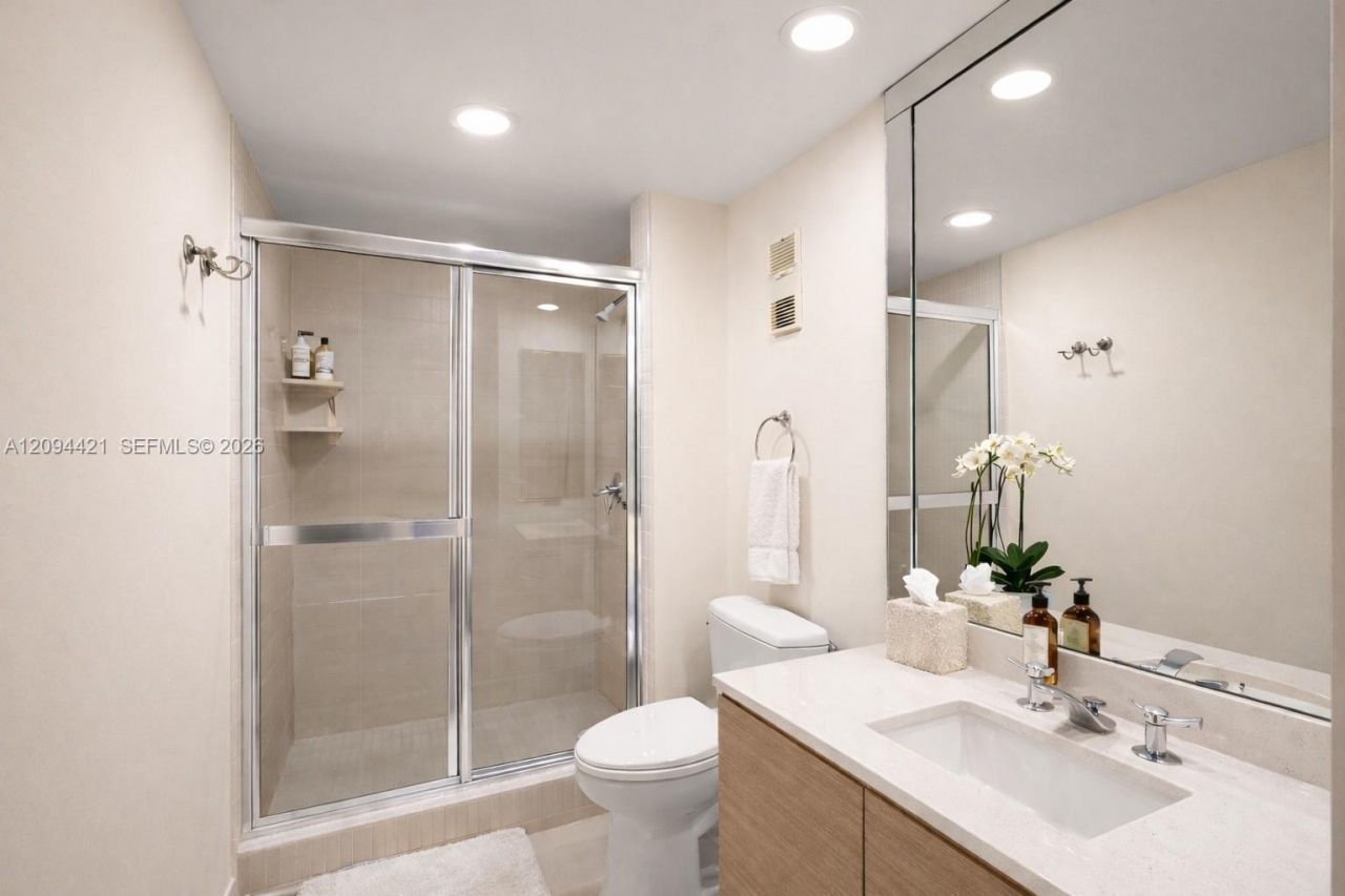 20281 E Country Club Dr , Unit 403, Aventura, FL 33180 Photo