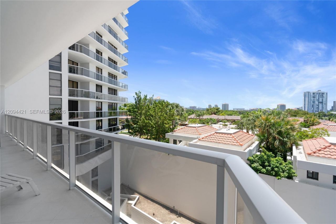 20281 E Country Club Dr , Unit 403, Aventura, FL 33180 Photo