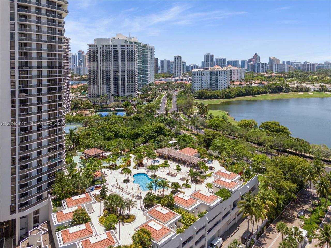 20281 E Country Club Dr , Unit 403, Aventura, FL 33180 Photo