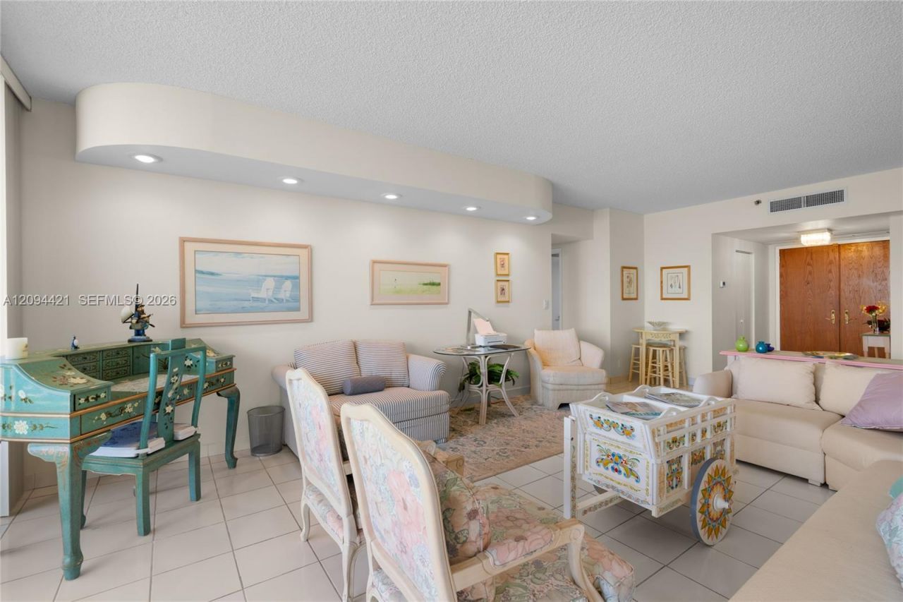 20281 E Country Club Dr , Unit 403, Aventura, FL 33180 Photo