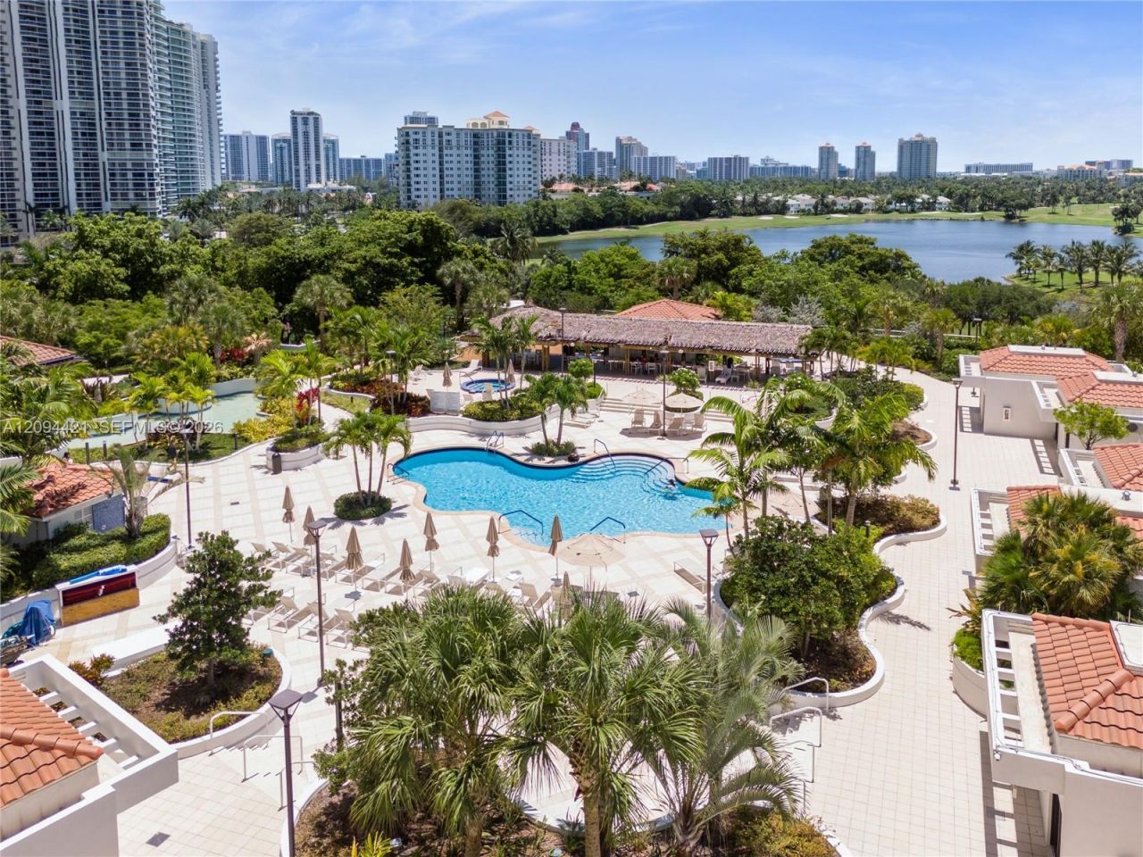20281 E Country Club Dr , Unit 403, Aventura, FL 33180 Photo