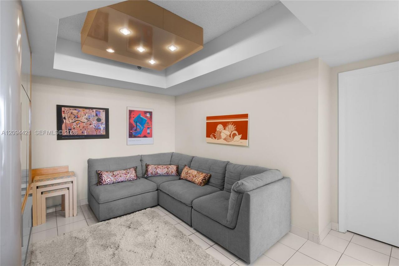 20281 E Country Club Dr , Unit 403, Aventura, FL 33180 Photo