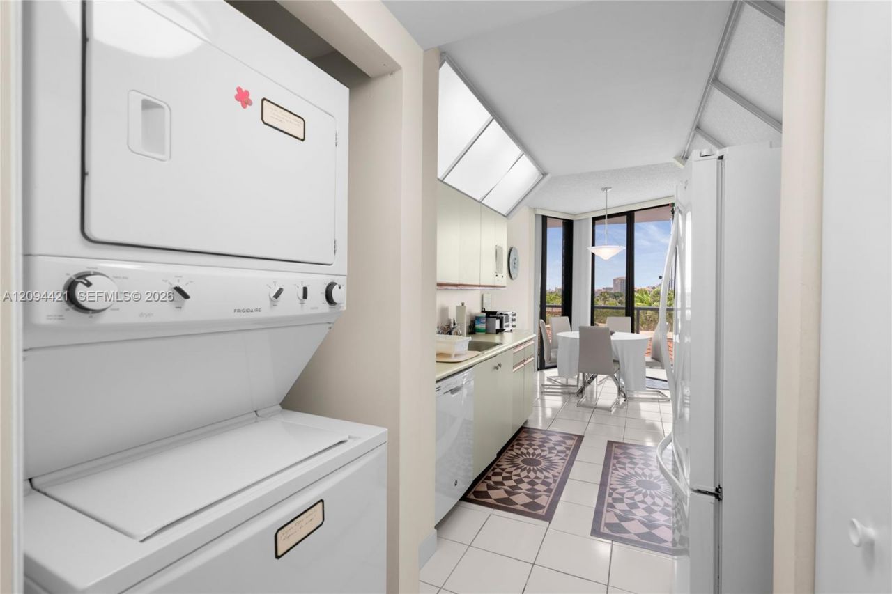 20281 E Country Club Dr , Unit 403, Aventura, FL 33180 Photo