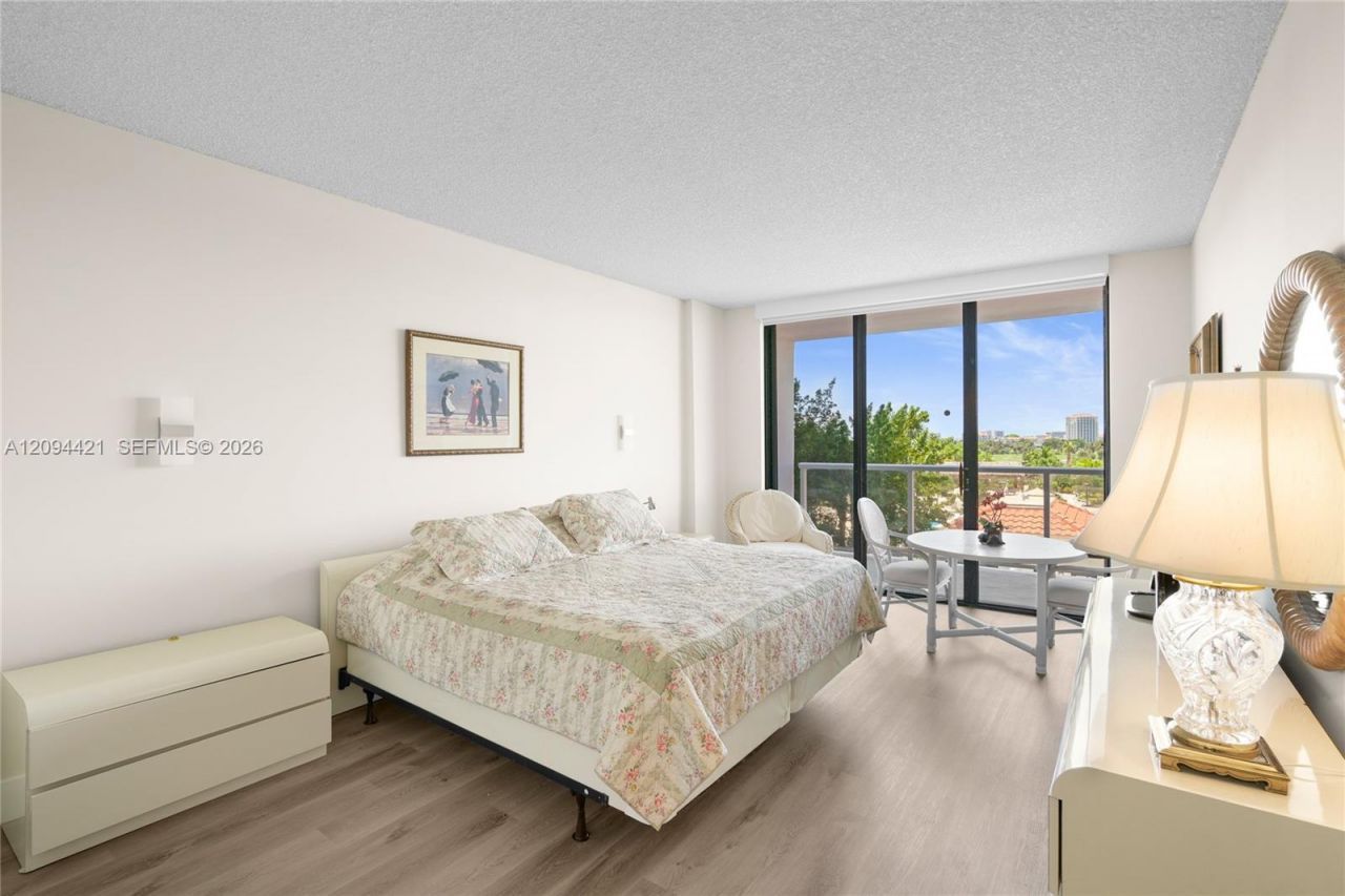 20281 E Country Club Dr , Unit 403, Aventura, FL 33180 Photo