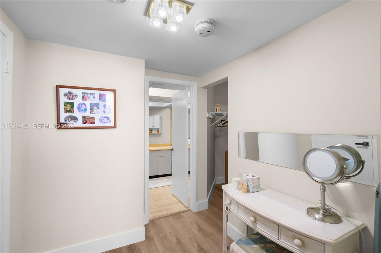 20281 E Country Club Dr , Unit 403, Aventura, FL 33180 Photo